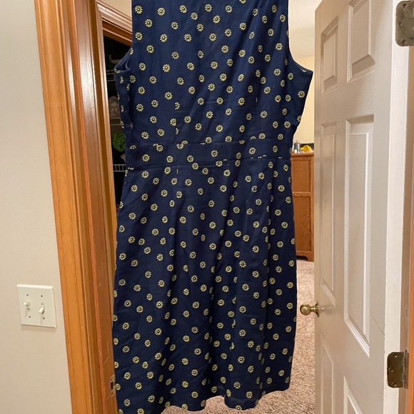 J.Crew sleeveless, size 6 blue and yellow - Picture 3 of 4